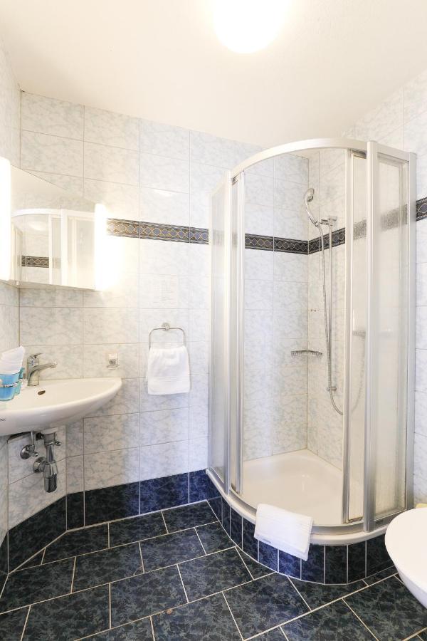 Hotel Loewen Niederuzwil Экстерьер фото